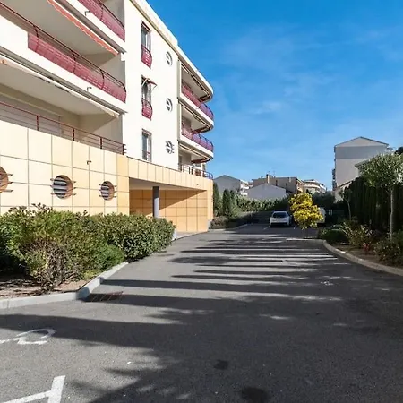 Tosca Spacieux 4pers Et A Pieds Ideal Fréjus